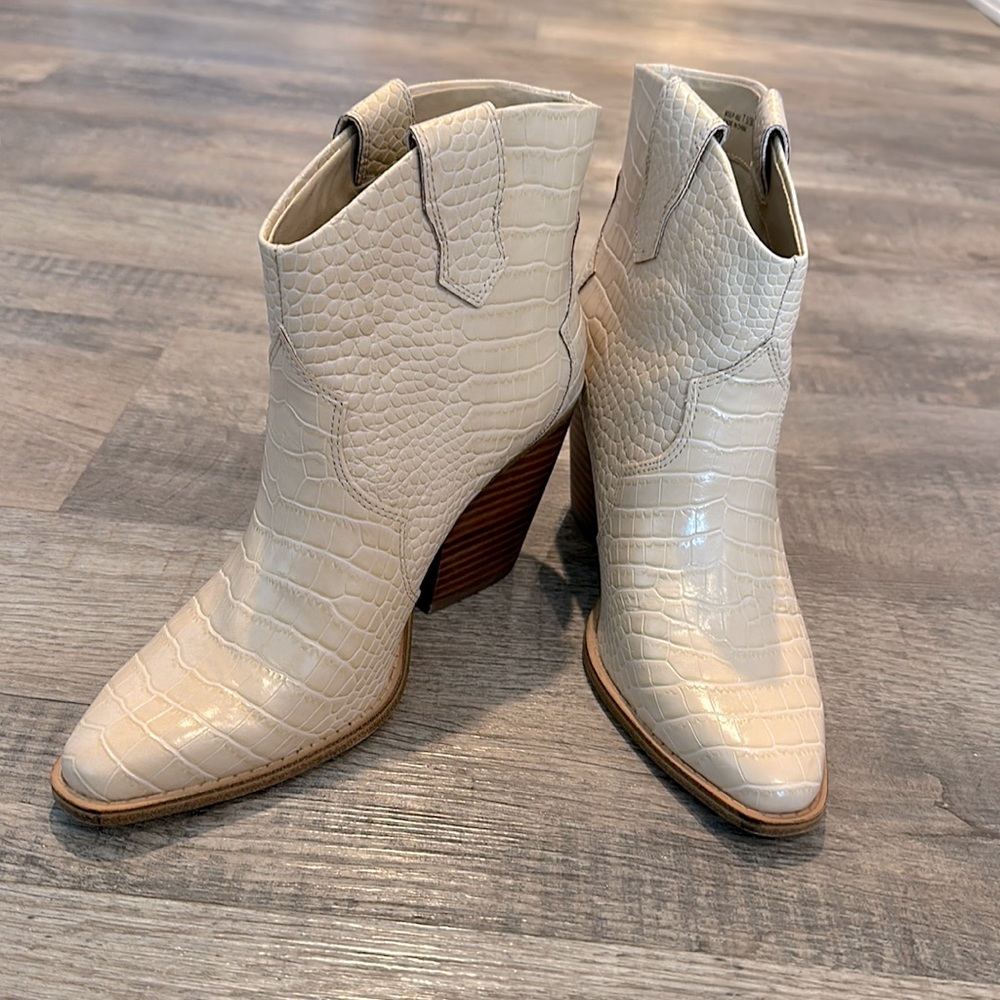 Chinese Laundry “Bonnie” booties - Beige - Size 7.5
